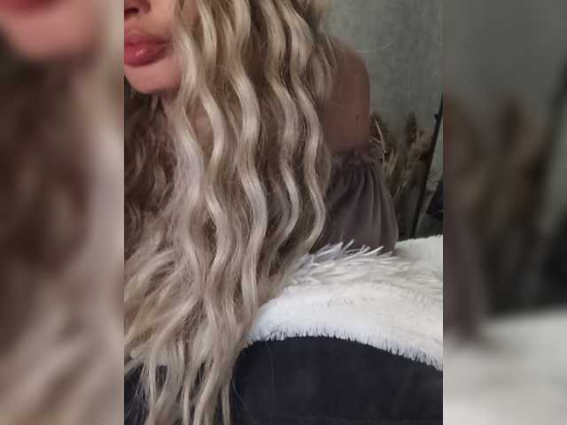 Sofaa live cam on BongaCams