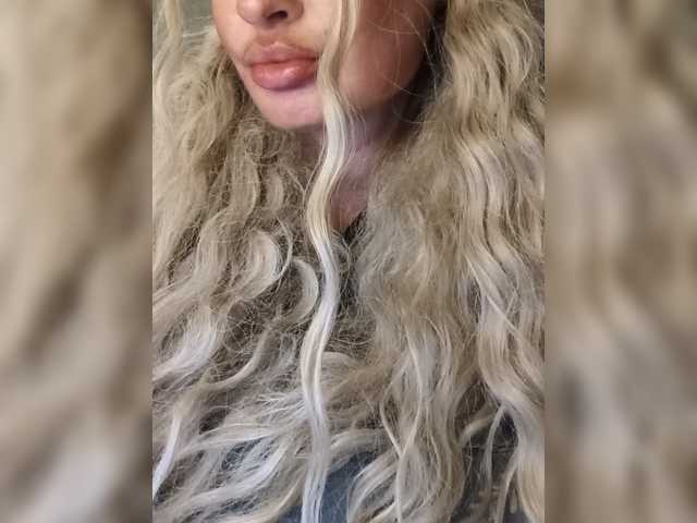 Sofaa live cam on BongaCams