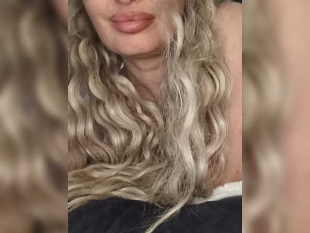 Sofaa live cam on BongaCams
