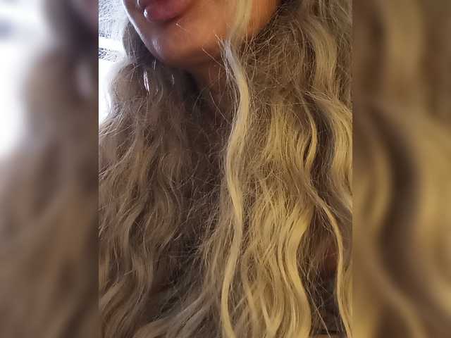 Sofaa live cam on BongaCams