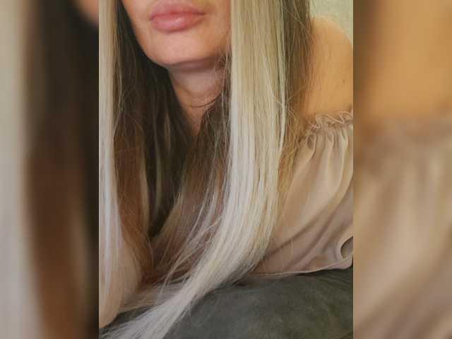 Sofaa live cam on BongaCams