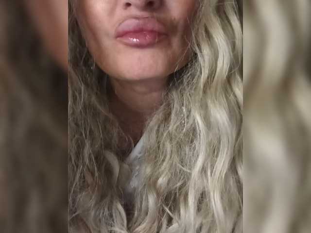Sofaa live cam on BongaCams