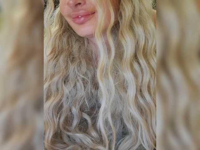 Sofaa live cam on BongaCams