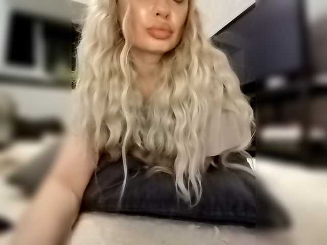 Sofaa live webcam show