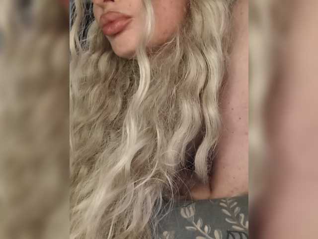 Sofaa live cam on BongaCams