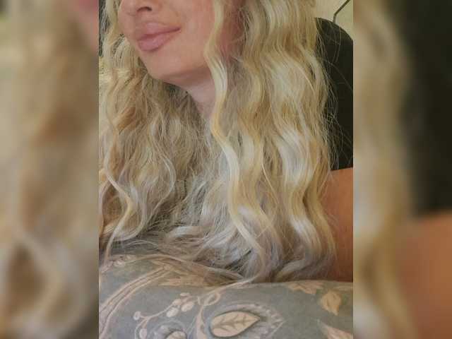 Sofaa live cam on BongaCams