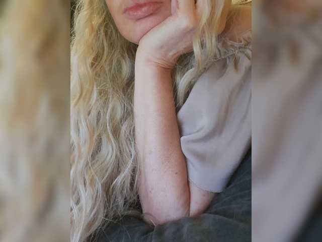 Sofaa live cam on BongaCams