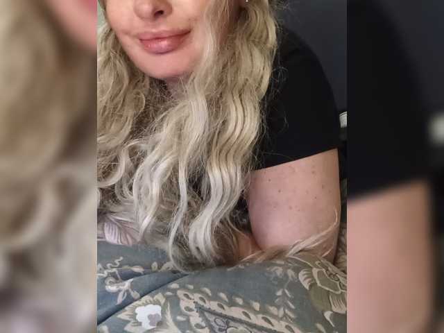 Sofaa live cam on BongaCams