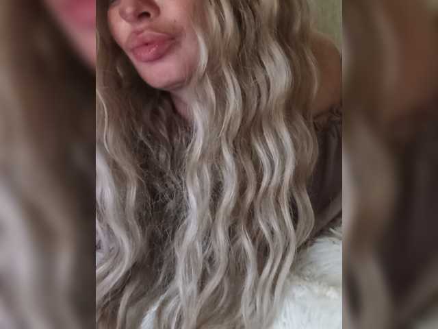 Sofaa live cam on BongaCams