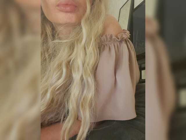 Sofaa live cam on BongaCams