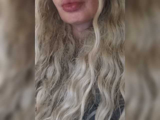 Sofaa live cam on BongaCams