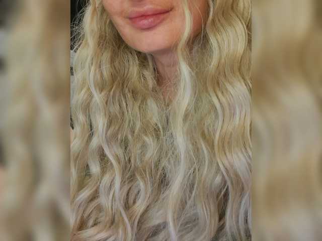 Sofaa live cam on BongaCams