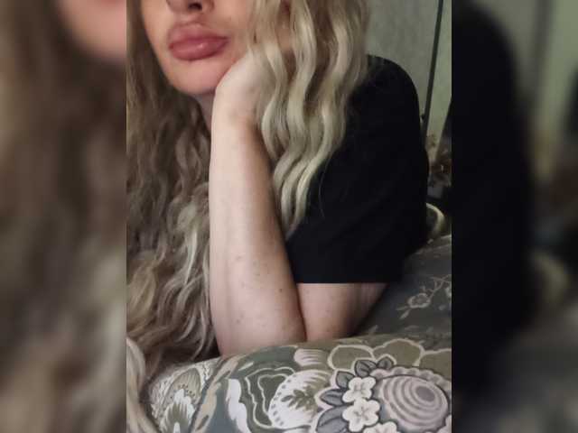 Sofaa live cam on BongaCams