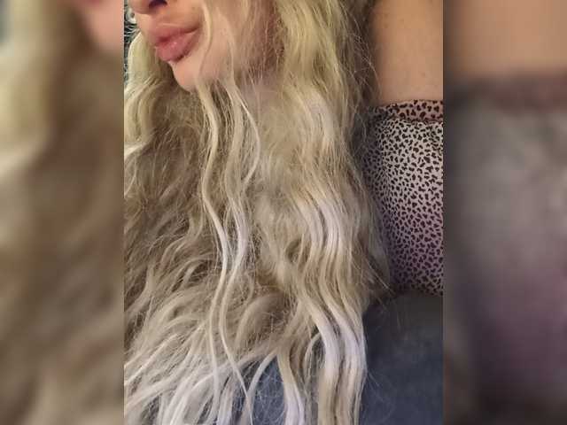 Sofaa live cam on BongaCams