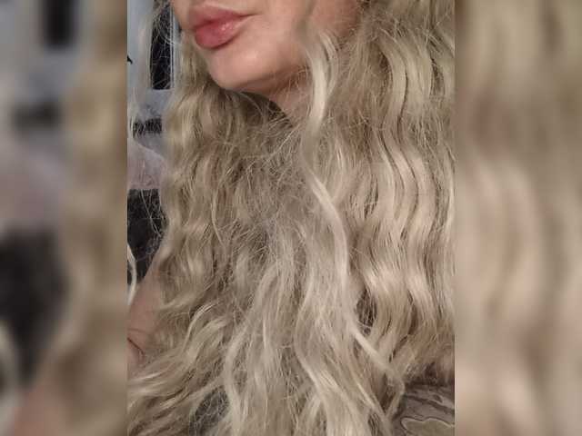 Sofaa live cam on BongaCams