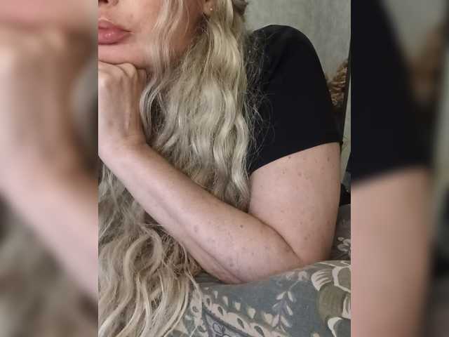 Sofaa live cam on BongaCams