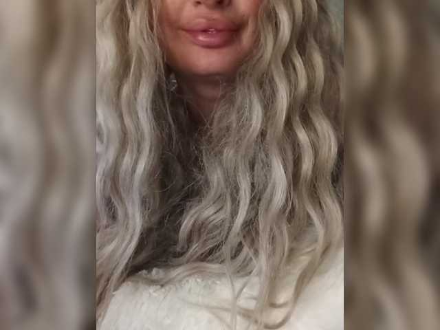 Sofaa live cam on BongaCams
