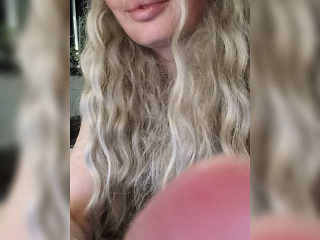 Sofaa live cam on BongaCams