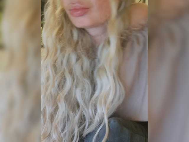 Sofaa live cam on BongaCams
