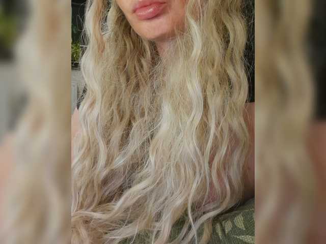 Sofaa live cam on BongaCams