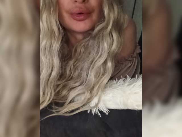 Sofaa, live now on BongaCams