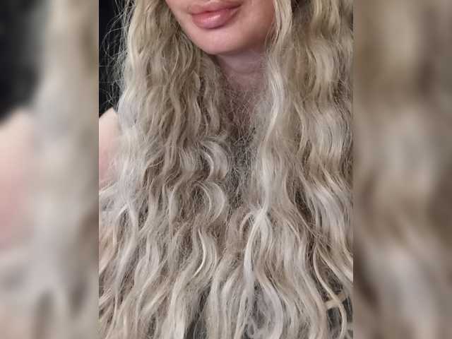 Sofaa live cam on BongaCams