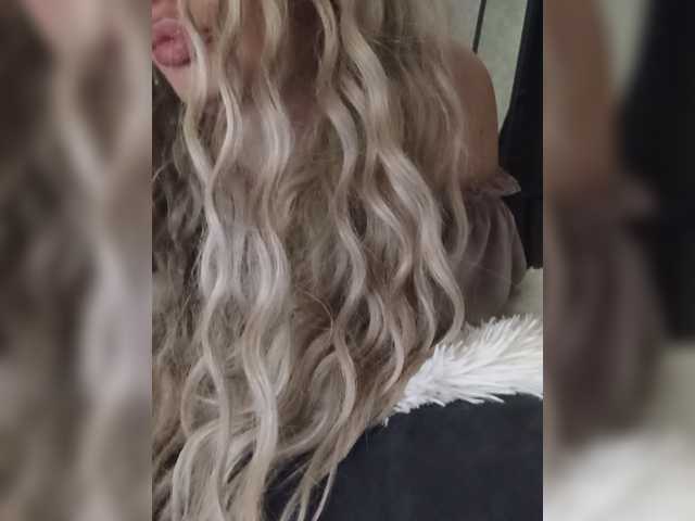 Sofaa live cam on BongaCams