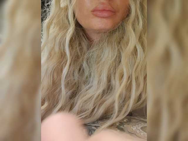 Sofaa live cam on BongaCams