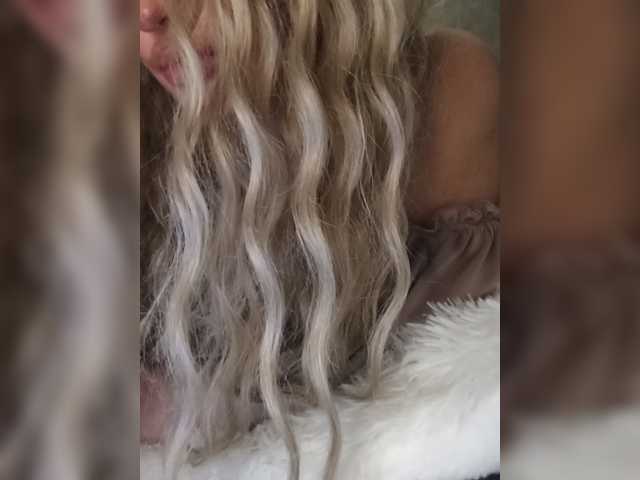 Sofaa live cam on BongaCams