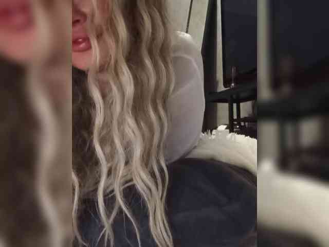 Sofaa's webcam live show