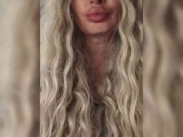 Sofaa's cam show statistics and live stream