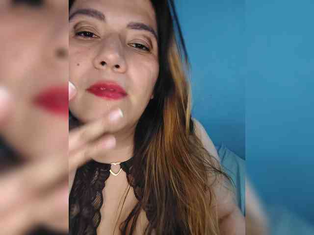 CuckLatinaCouple webcam