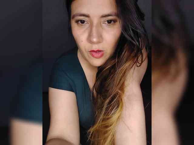 CuckLatinaCouple webcam