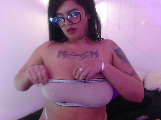 evelingjoyy live cam on BongaCams