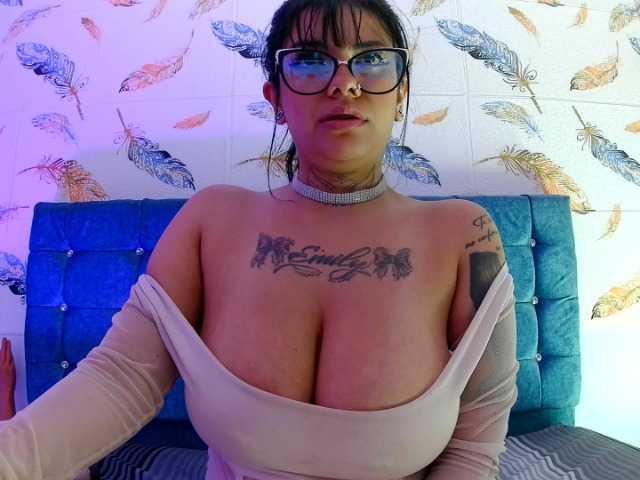 evelingjoyy live cam on BongaCams