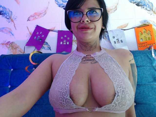 evelingjoyy live cam on BongaCams