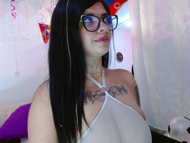 evelingjoyy live cam on BongaCams