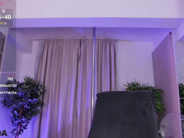 LanaKream live cam on BongaCams