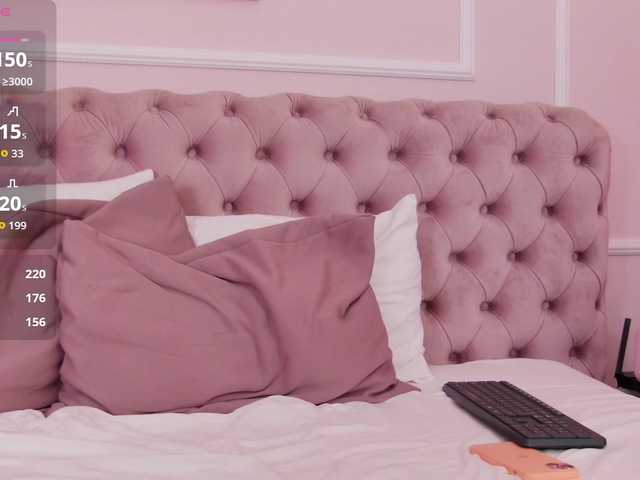 LanaKream live cam preview