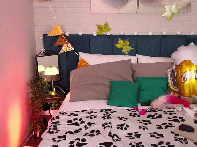 PeneloppaStar — live female cam