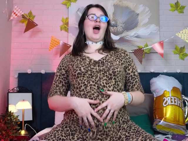 PeneloppaStar — live female cam
