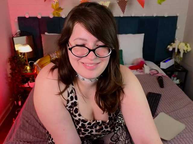 Chat with PeneloppaStar live cam