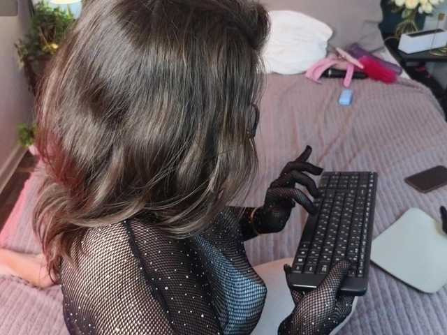 PeneloppaStar live cam on BongaCams