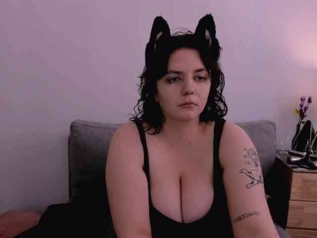 Model: SamantaAmazing