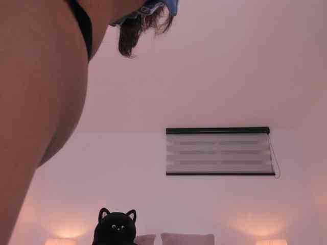 adharaawalton Live Webcam on BongaCams