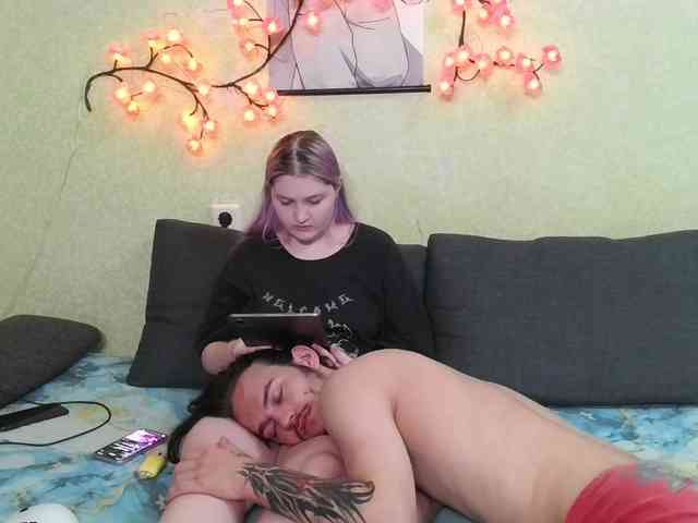 xxWeWannaFuckxx webcam
