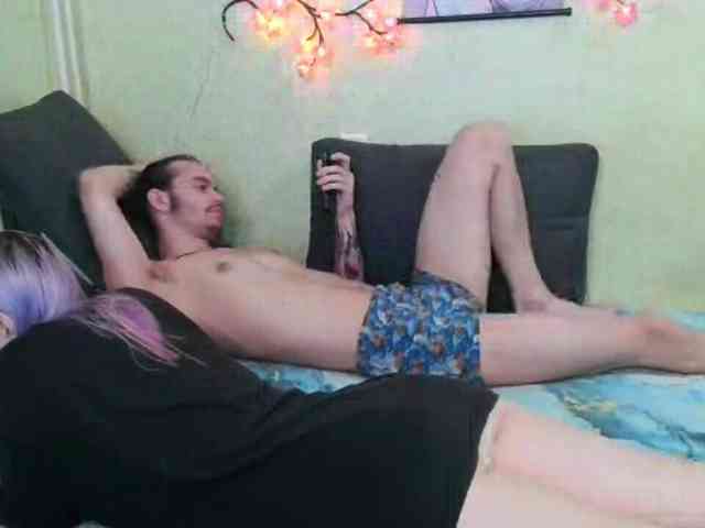xxWeWannaFuckxx webcam