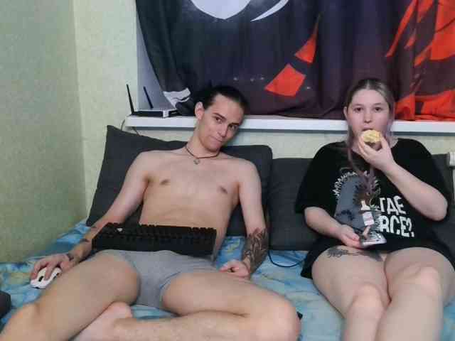 xxWeWannaFuckxx webcam