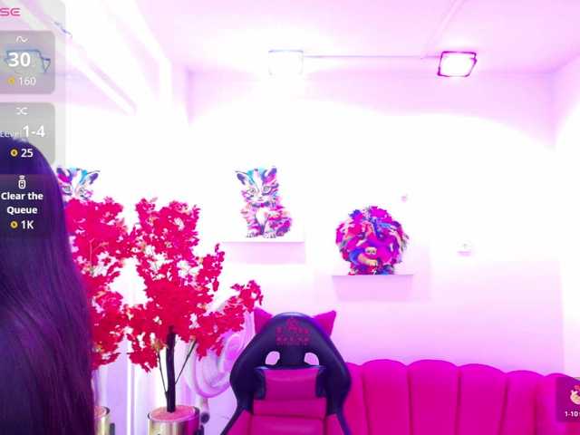 Miss-dolly live webcam show