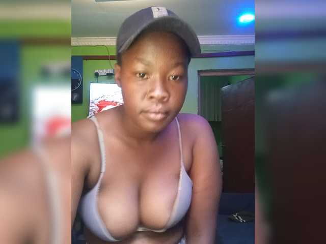 Sexytreatmenta, 23 y/o - Live Cam on BongaCams
